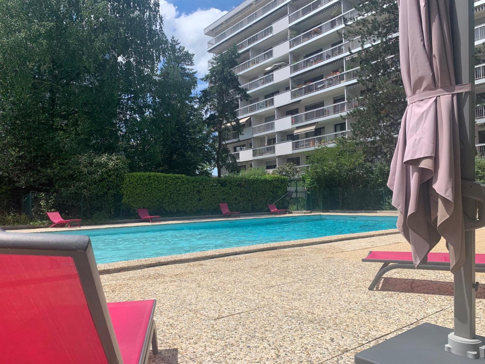 Kusmi Love Piscine Proche Du Lac Άννεσι Εξωτερικό φωτογραφία