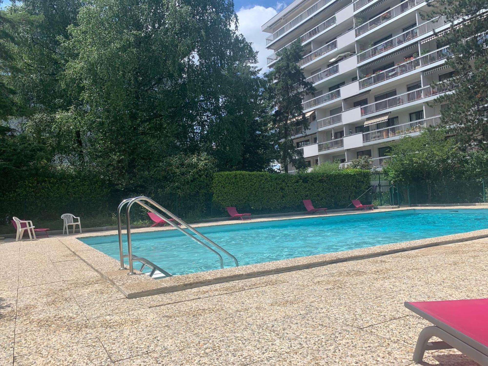 Kusmi Love Piscine Proche Du Lac Άννεσι Εξωτερικό φωτογραφία