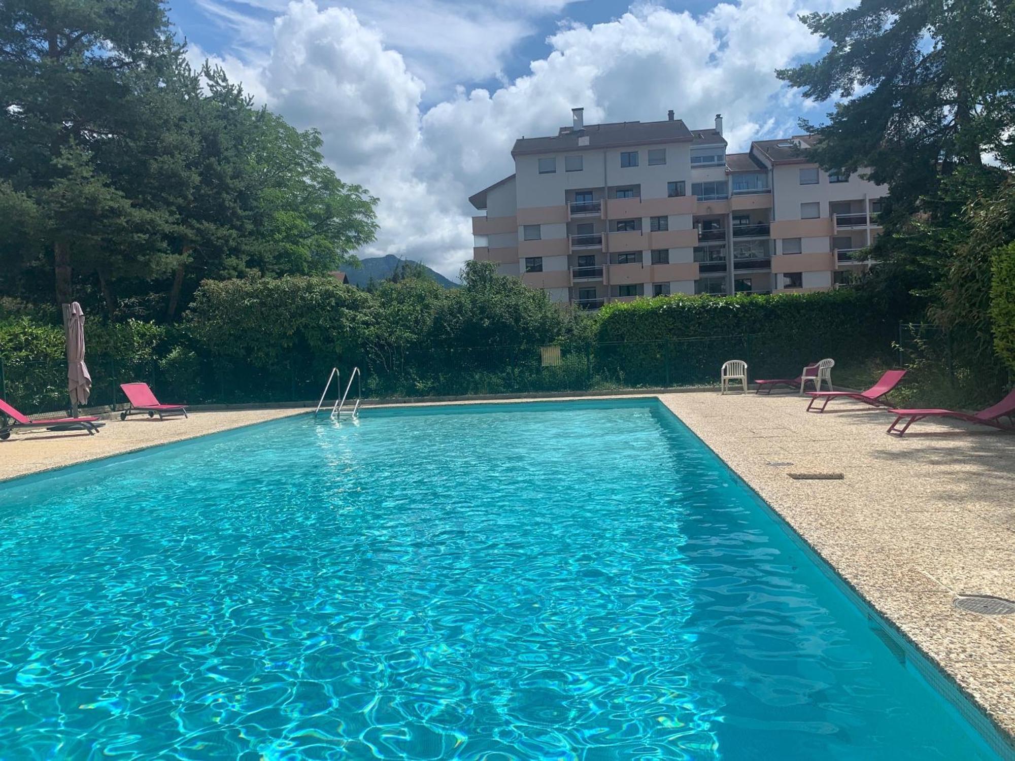 Kusmi Love Piscine Proche Du Lac Άννεσι Εξωτερικό φωτογραφία