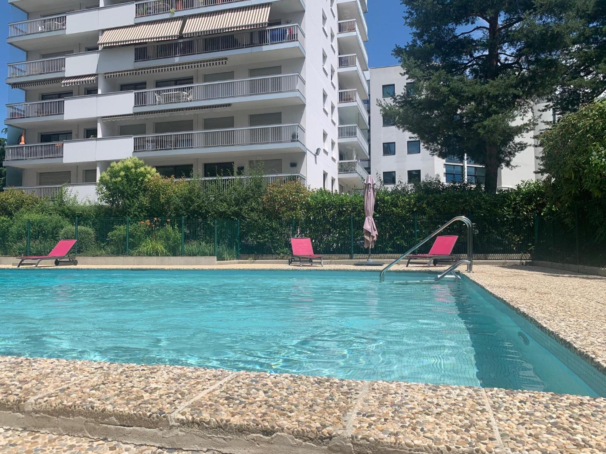 Kusmi Love Piscine Proche Du Lac Άννεσι Εξωτερικό φωτογραφία